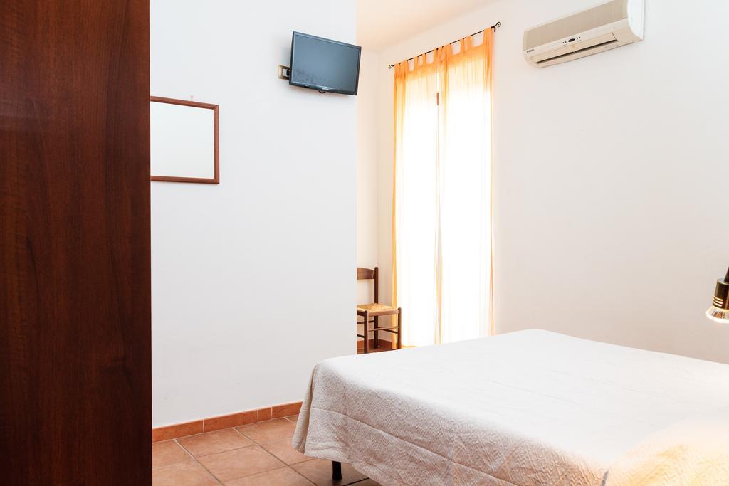 La Mezzanella Guesthouse Porto Torres Kamer foto