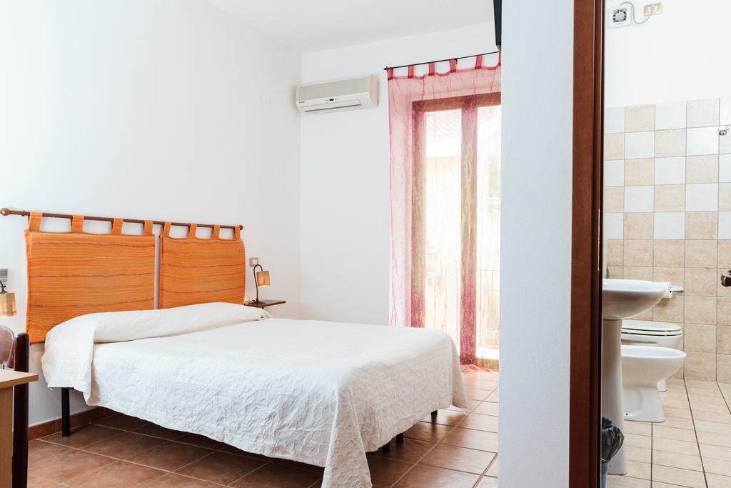 La Mezzanella Guesthouse Porto Torres Kamer foto